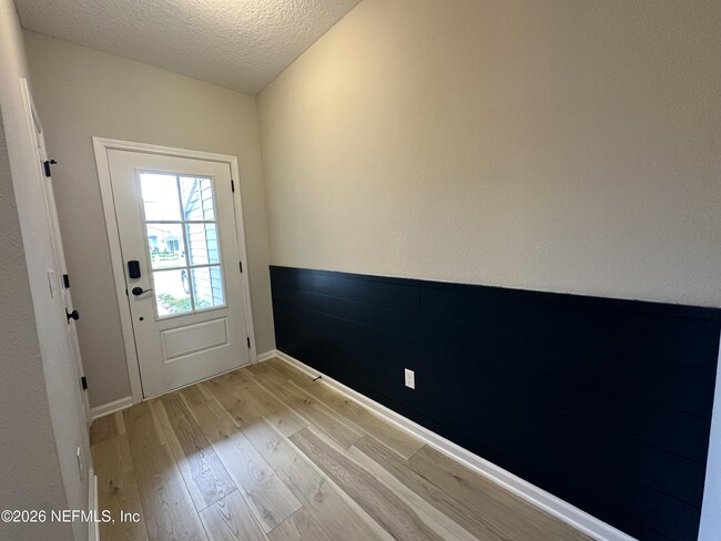 Building Photo - 61 Pinebury Ln
