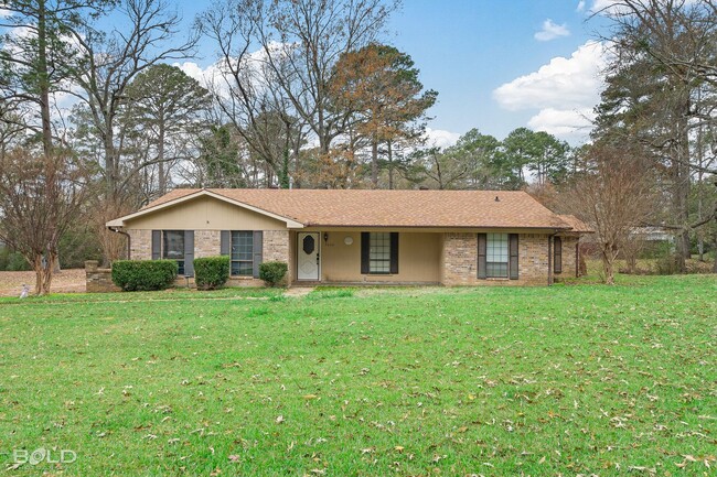 Building Photo - Check Out this 3 bed 2 bath in Greenwood w...