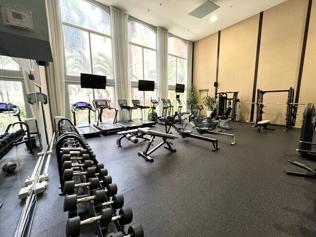Foto del edificio - 17150 N Bay Rd