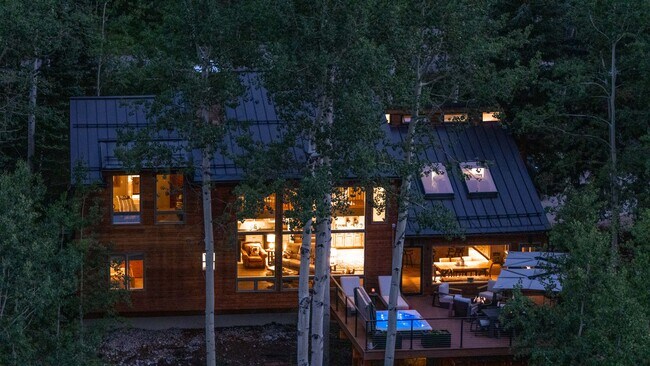 Foto del edificio - 215 Maple Ridge Ln