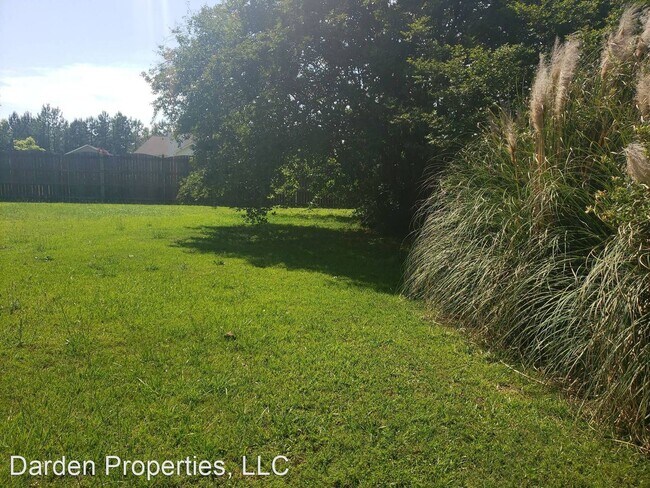 Building Photo - 3 br, 1.5 bath House - 512 Circle Drive