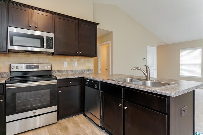 Building Photo - 335 Village Dr