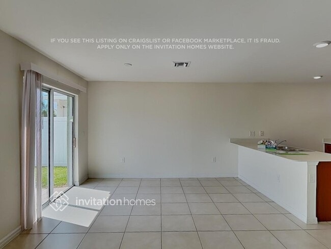 Building Photo - 3298 Acapulco Cir