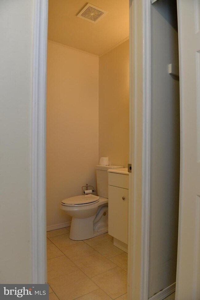 Building Photo - 304 Livingston Ct
