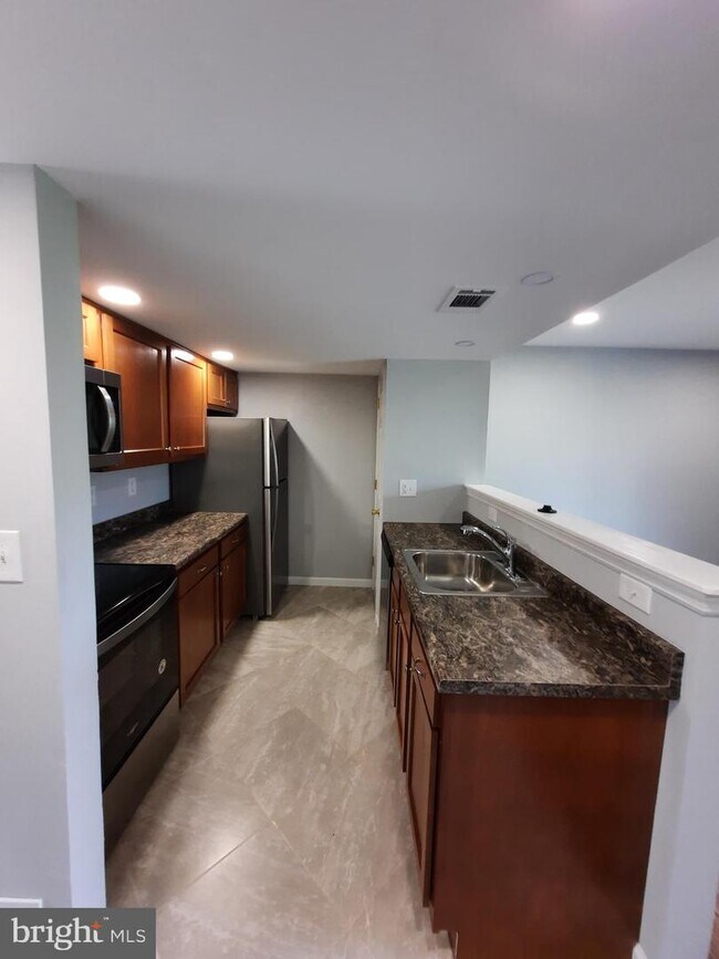 Building Photo - 121 Whitburn Pl