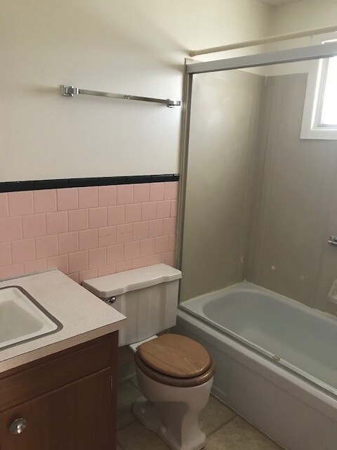 Building Photo - 808-810 Apple Ct