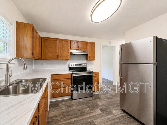Foto del edificio - 318 Barrymore Dr