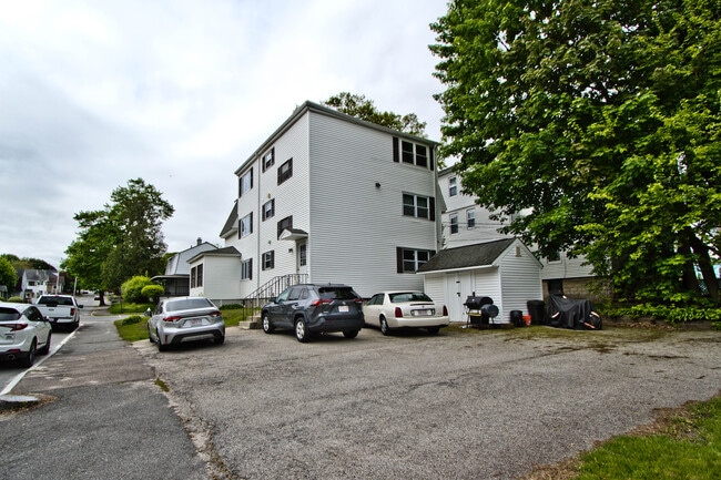 Building Photo - 137 Cohasset St