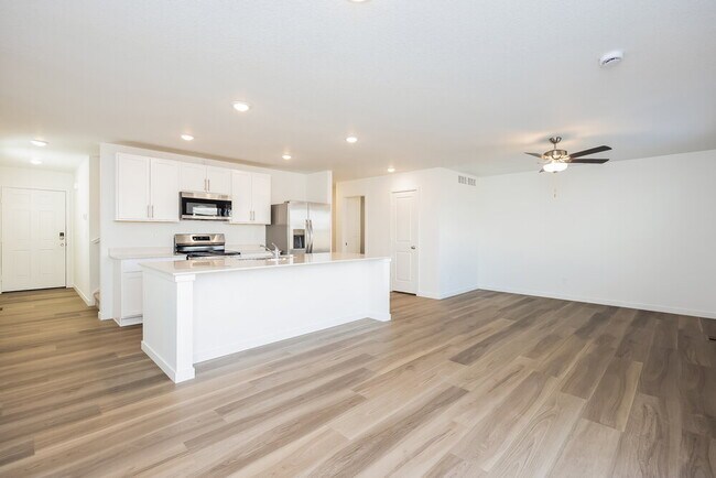 Foto del edificio - 8954 Blue Feather Lp