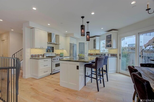 Building Photo - 4BR+Office/4BA + Office Noe Valley Stunnin...
