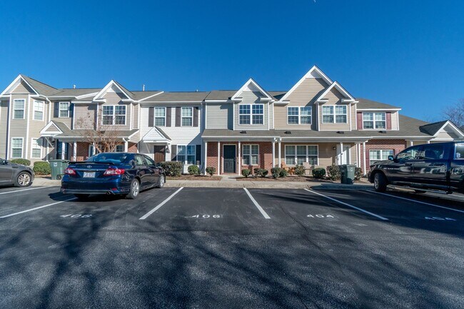 Building Photo - Charming Townhome in Greensboro, NC