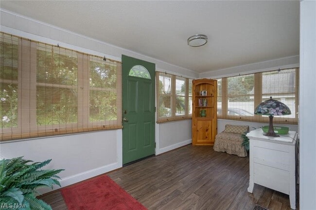 Building Photo - 6544 Schoolview Dr