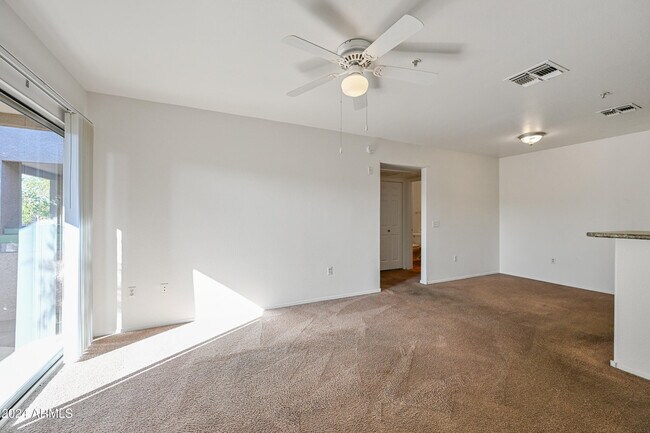 Foto del edificio - 1295 N Ash St