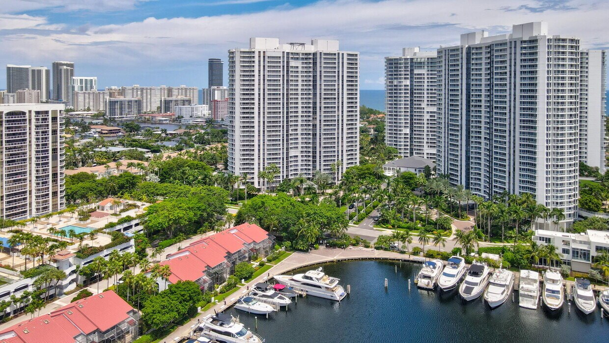 Primary Photo - 21205 Yacht Club Dr