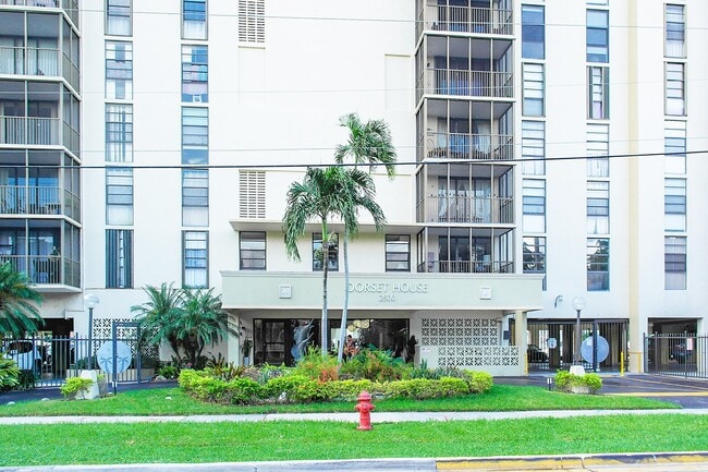 Building Photo - 2500 NE 135th St