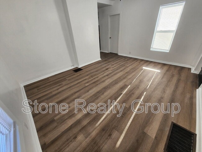 Building Photo - 28 S 13th 1/2 St