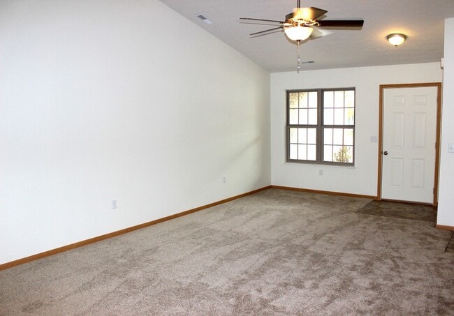 Building Photo - 2206 Shamrock Ln