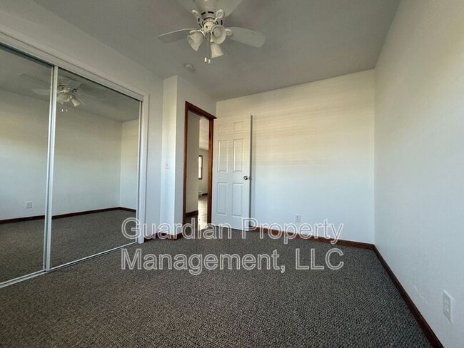 Building Photo - 1135 1/2 N College Dr