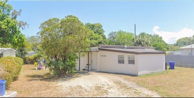 Foto del edificio - 1530 NW 11th Ct