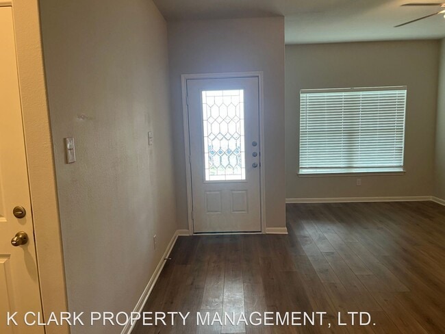 Building Photo - 5 br, 2.5 bath House - 9206 FOXING BLUFFS