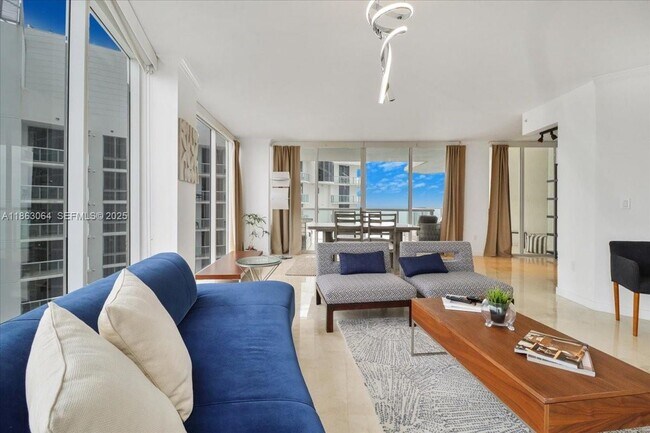 Foto del edificio - 18671 Collins Ave