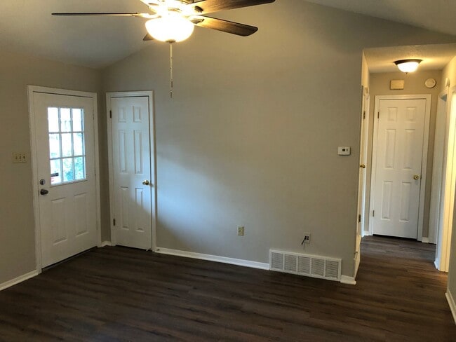 Building Photo - ****JUST REDUCED*****3424 Laurelwood Dr Ho...