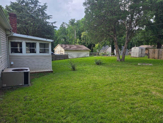 Building Photo - 1226 Roundtree Cir