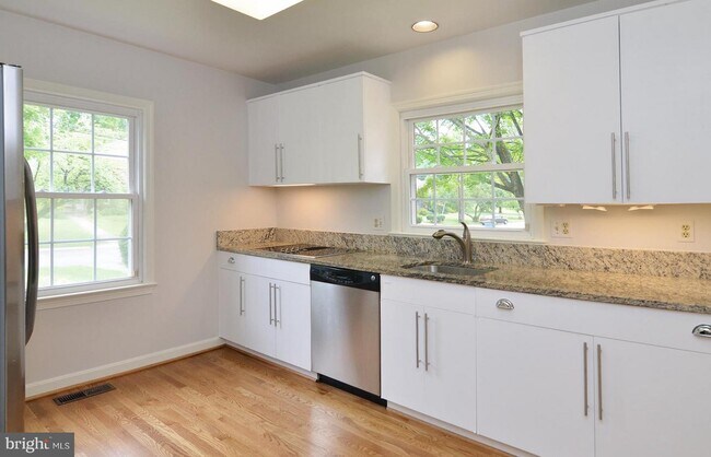 Foto del edificio - 7208 Marbury Rd