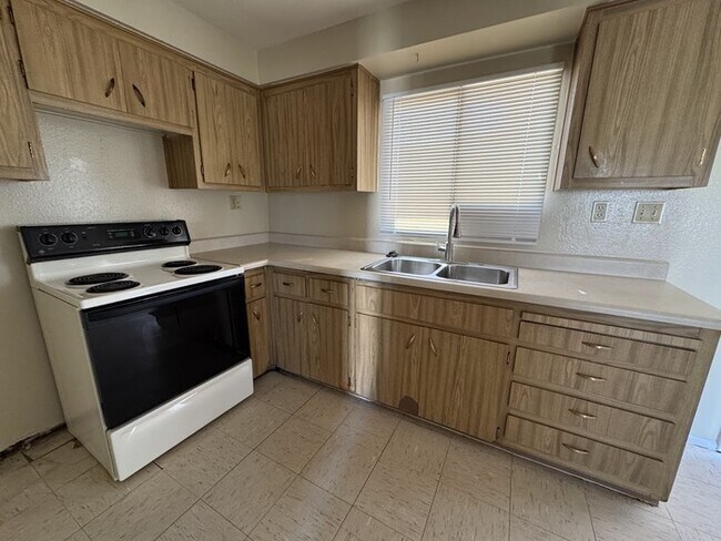 Foto del edificio - Holiday Gardens Townhome