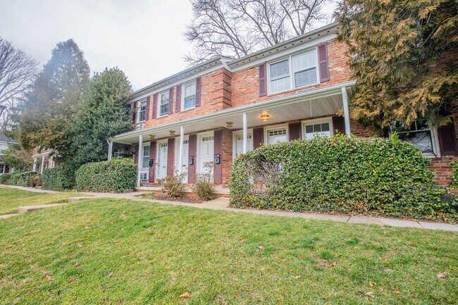 Foto del edificio - Charming 2 BR/1 BA Apartment in Rockville!