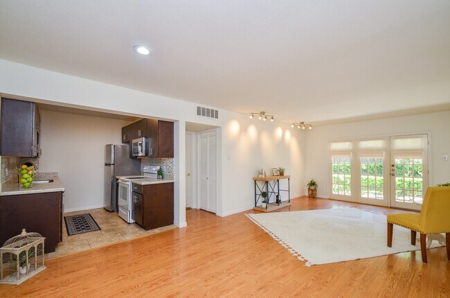 Foto del edificio - 2238 S Piney Point Rd