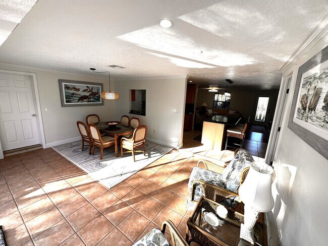 Foto del edificio - 1129 Riviera St