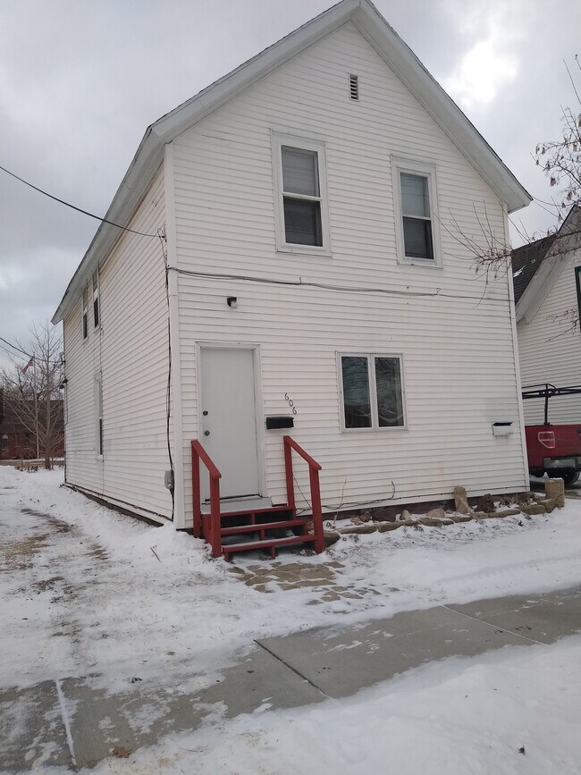606 9th Ave E, Menomonie, WI 54751 Townhome Rentals in Menomonie WI