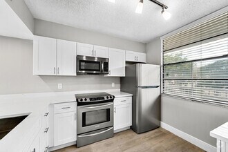 Building Photo - 3636 Whitehall Dr