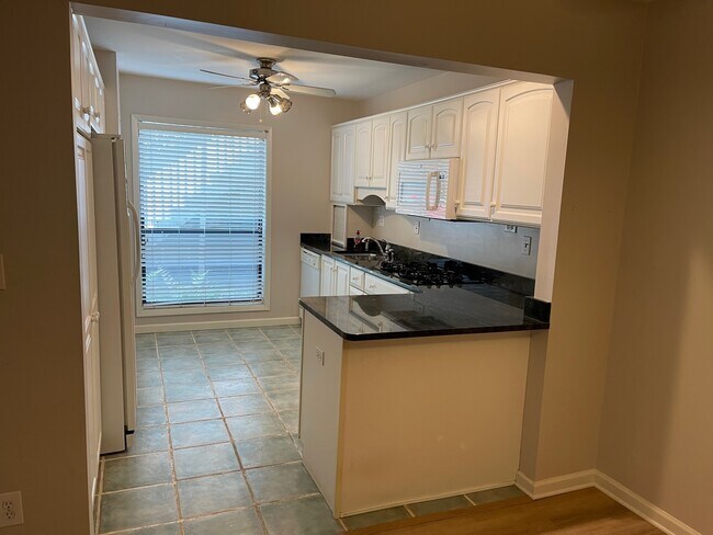 Foto del edificio - 1510 Wynnes Ridge Cir SE