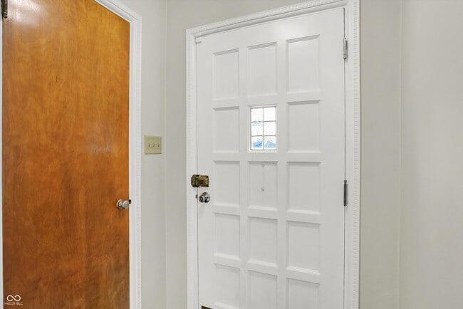 Foto del edificio - 1240 N Irvington Ave