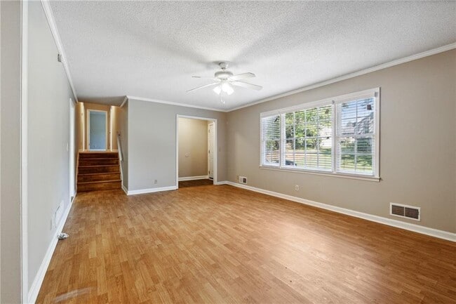 Foto del edificio - 2684 Forest Way NE