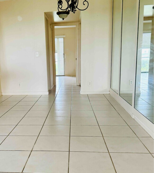 Foto del edificio - 219 Fanshaw F