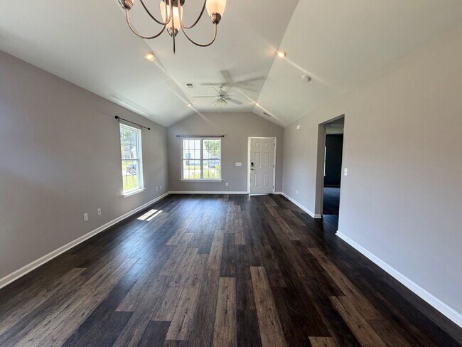 Building Photo - Charming House Located in Ridgeland