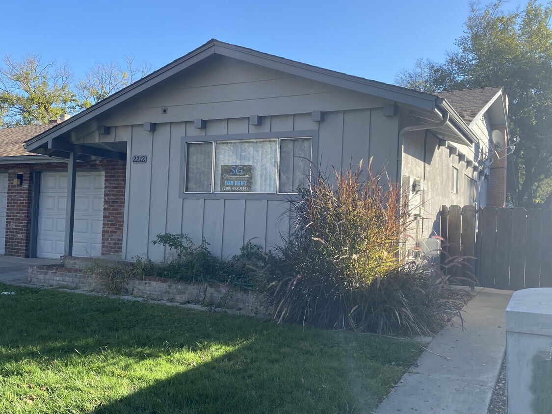 Primary Photo - 2212 Vera Cruz Dr