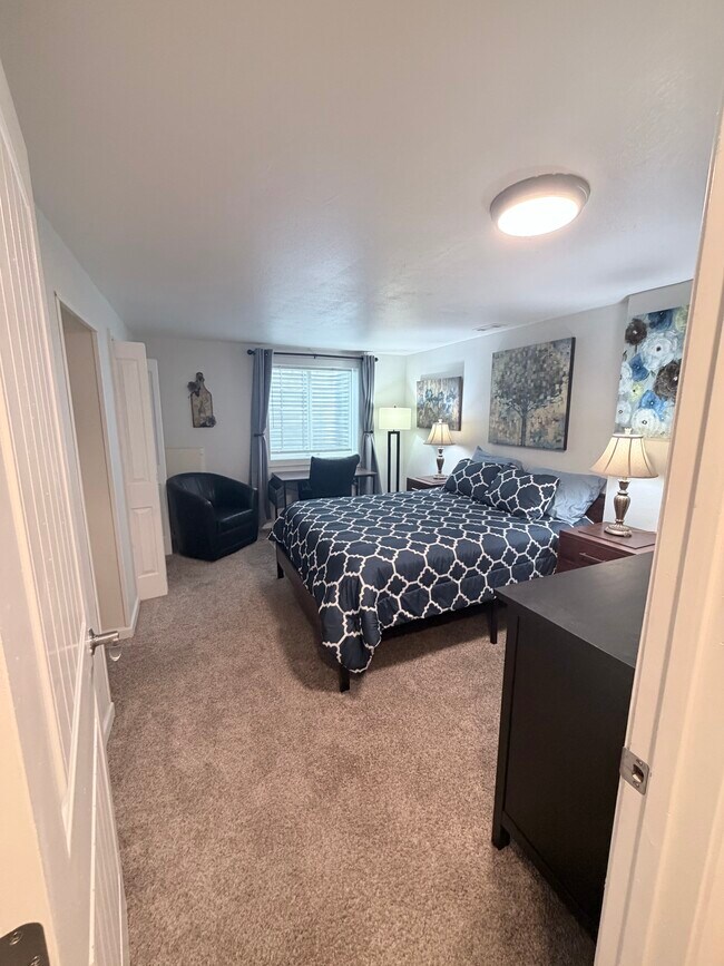 Building Photo - 5065 Escapardo Way