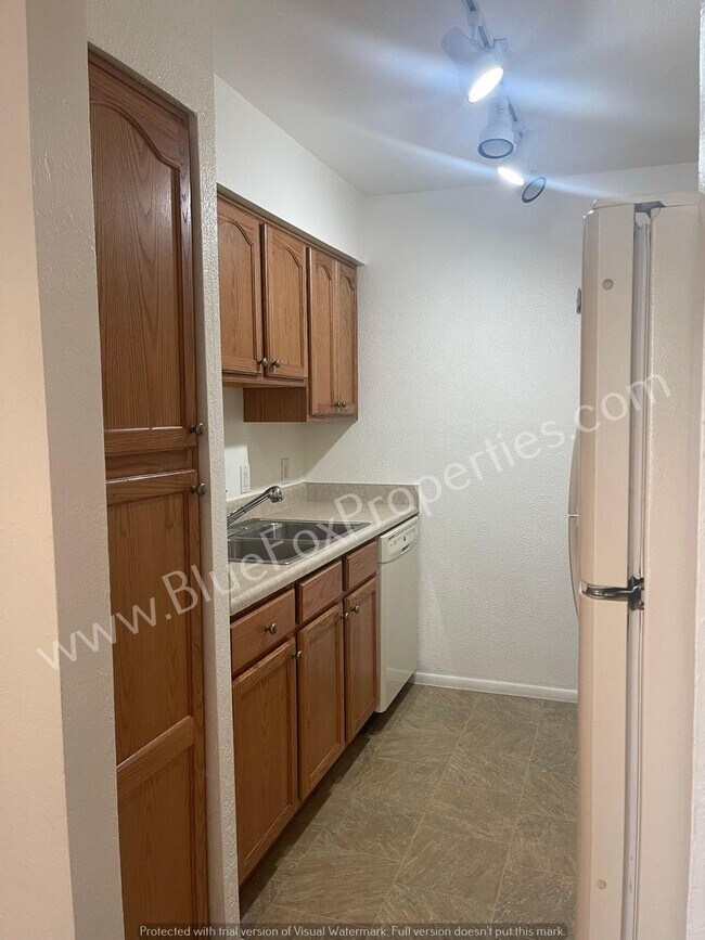 Foto del edificio - 1600 N Wilmot Rd