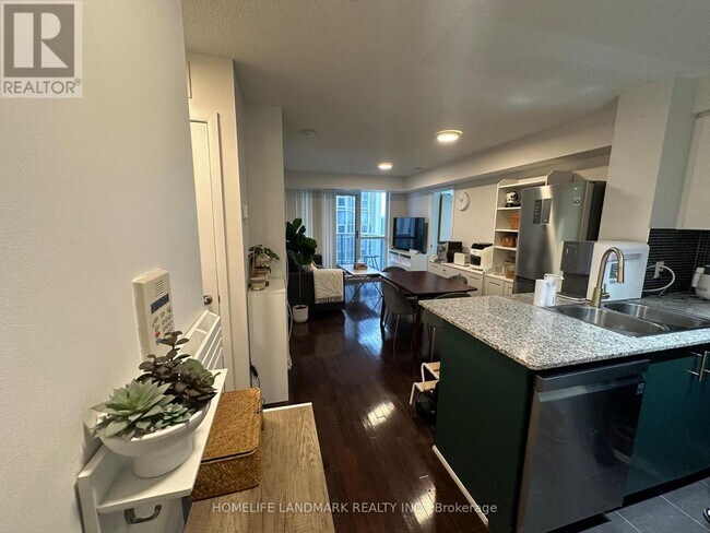 Building Photo - 5793 Yonge St