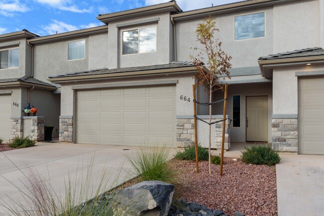 Building Photo - 664 S Malorie Way