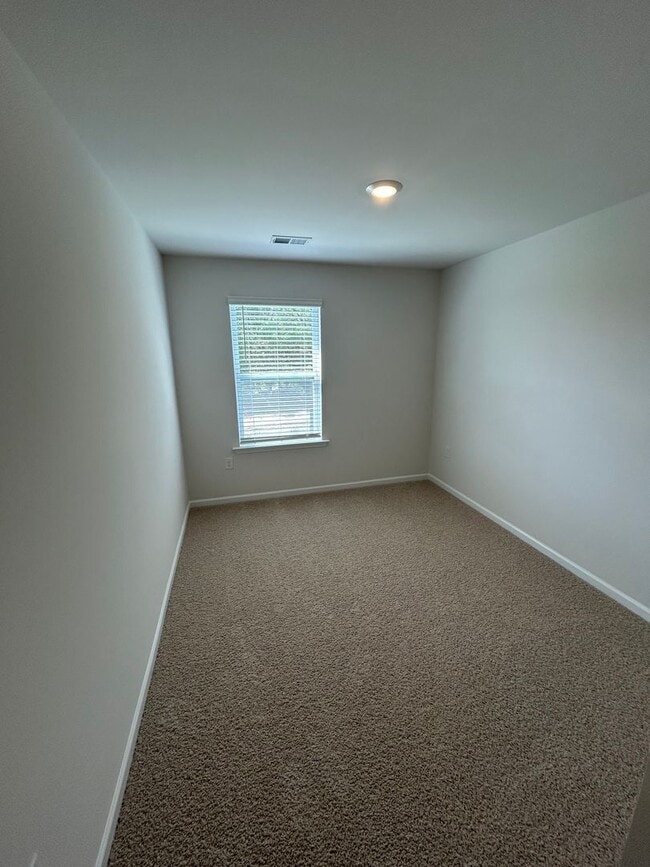 Building Photo - 413 Silicon Dr