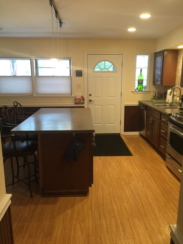 Primary Photo - 1521 Bonnie Brae Pl