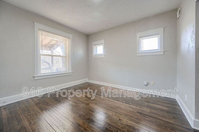 Building Photo - 2416 E 22nd St