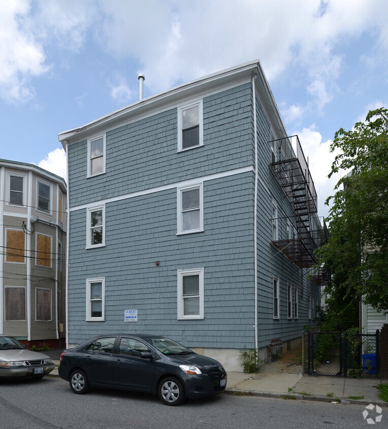 Building Photo - 19 Monticello St