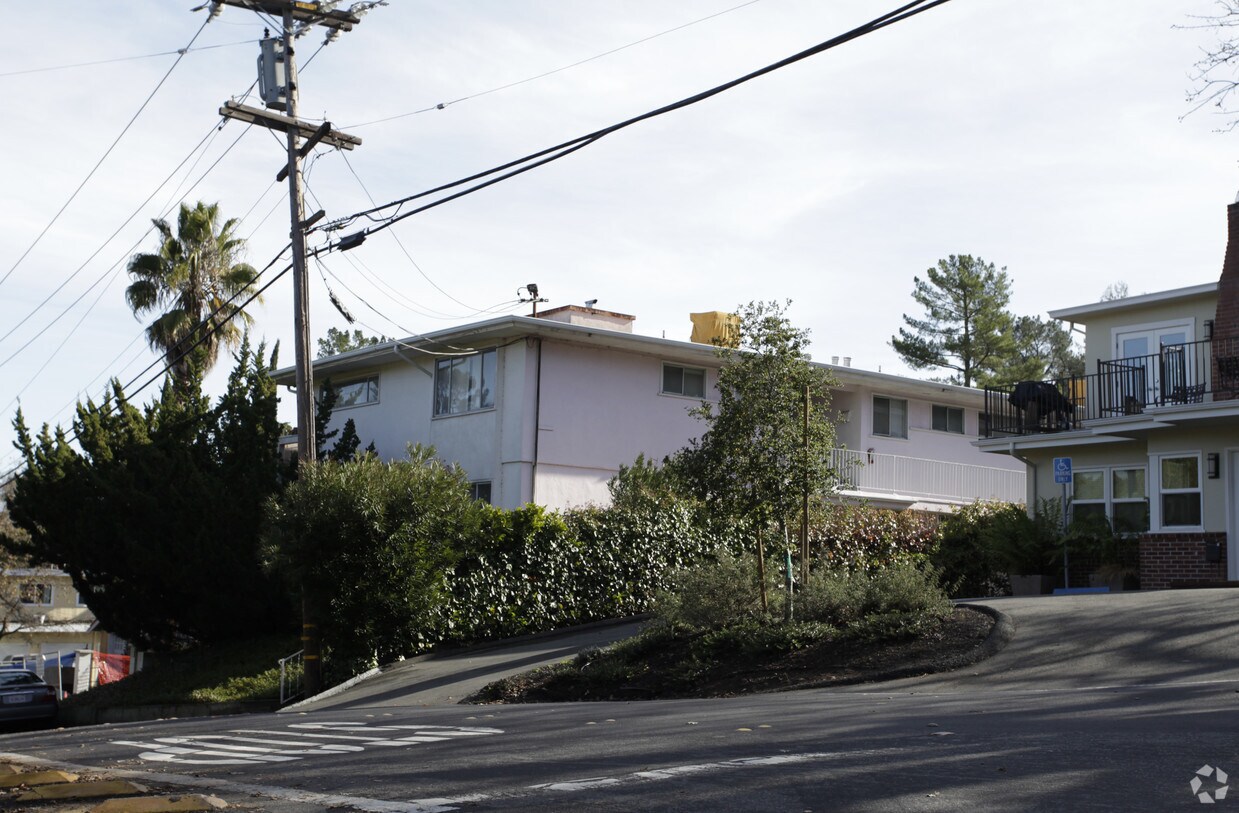 Building Photo - 3585 Brook St