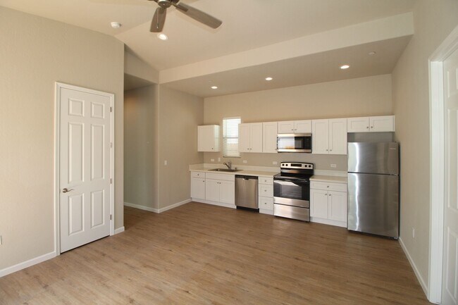 Foto del edificio - BRAND NEW 2BED/2BATH with SOLAR - Clinton/Arthur